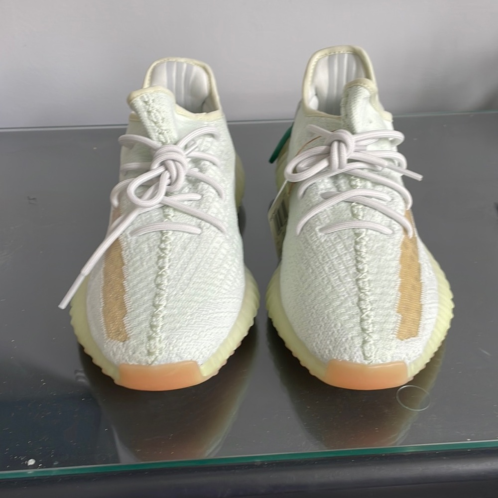 Yeezy 350 “Hyperspace” verified authentic